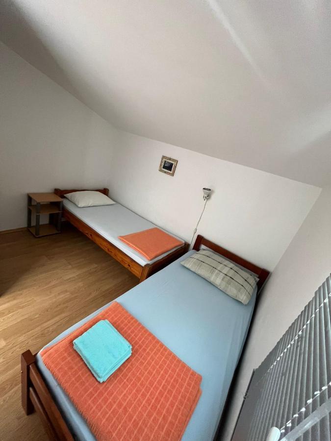 Apartments Tea Karlobag Luaran gambar