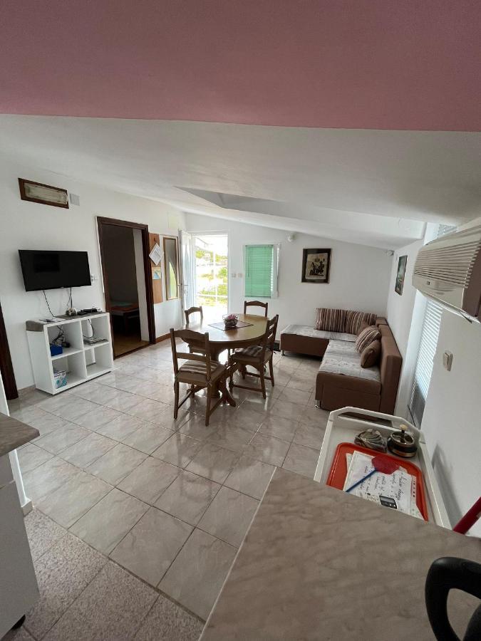 Apartments Tea Karlobag Luaran gambar