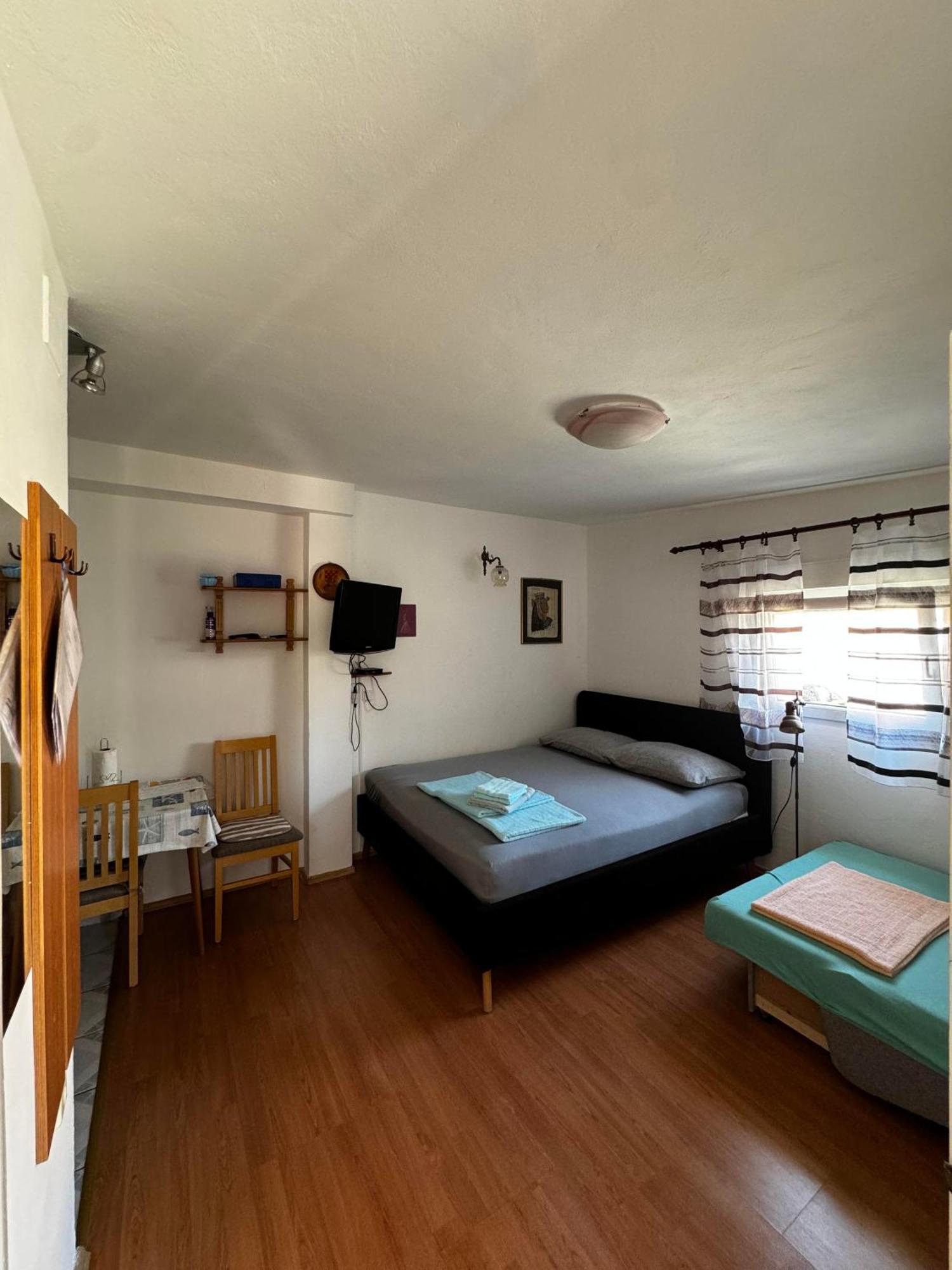Apartments Tea Karlobag Luaran gambar
