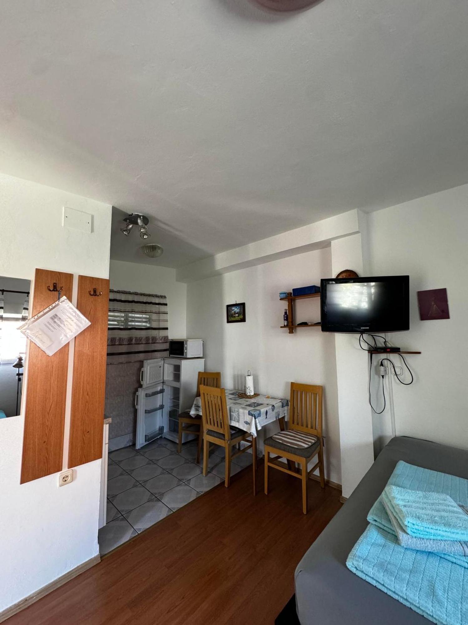 Apartments Tea Karlobag Luaran gambar